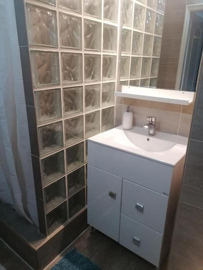 Апартаменты Dozsa Apartman Гёдёллё Экстерьер фото