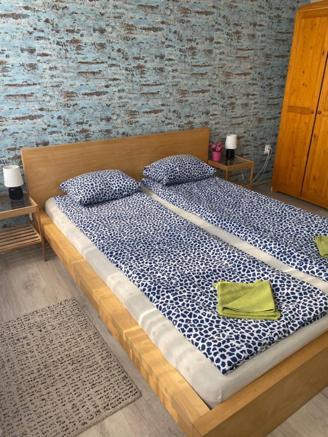 Апартаменты Dozsa Apartman Гёдёллё Экстерьер фото